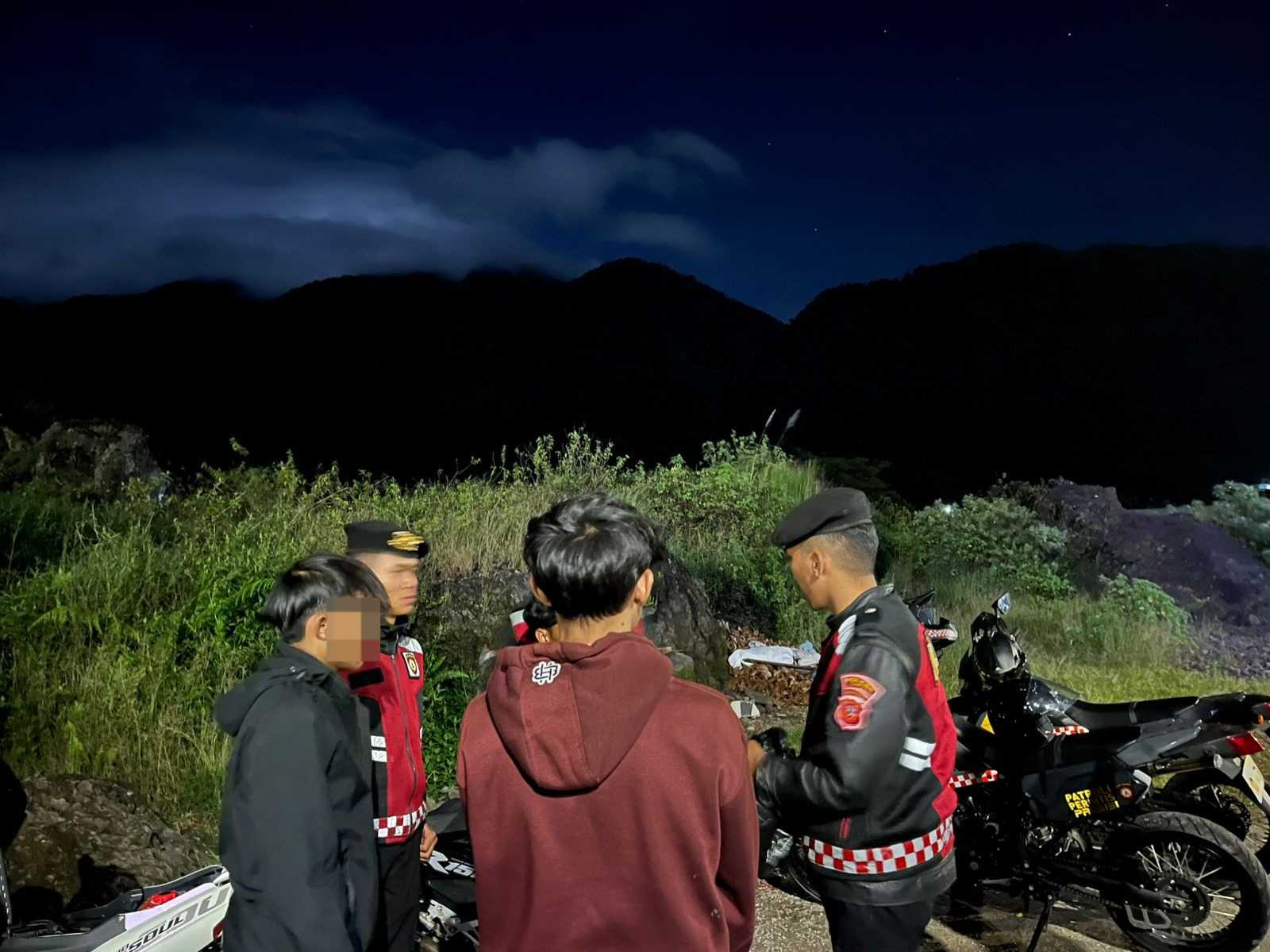 Tiga Pemuda Terjaring saat Konsumsi Miras di Tarogong Kaler Garut pada Dini Hari